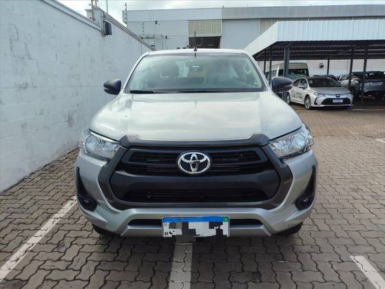 TOYOTA HILUX 2.8 D-4D TURBO DIESEL CD SR 4X4 AUTOMÁTICO